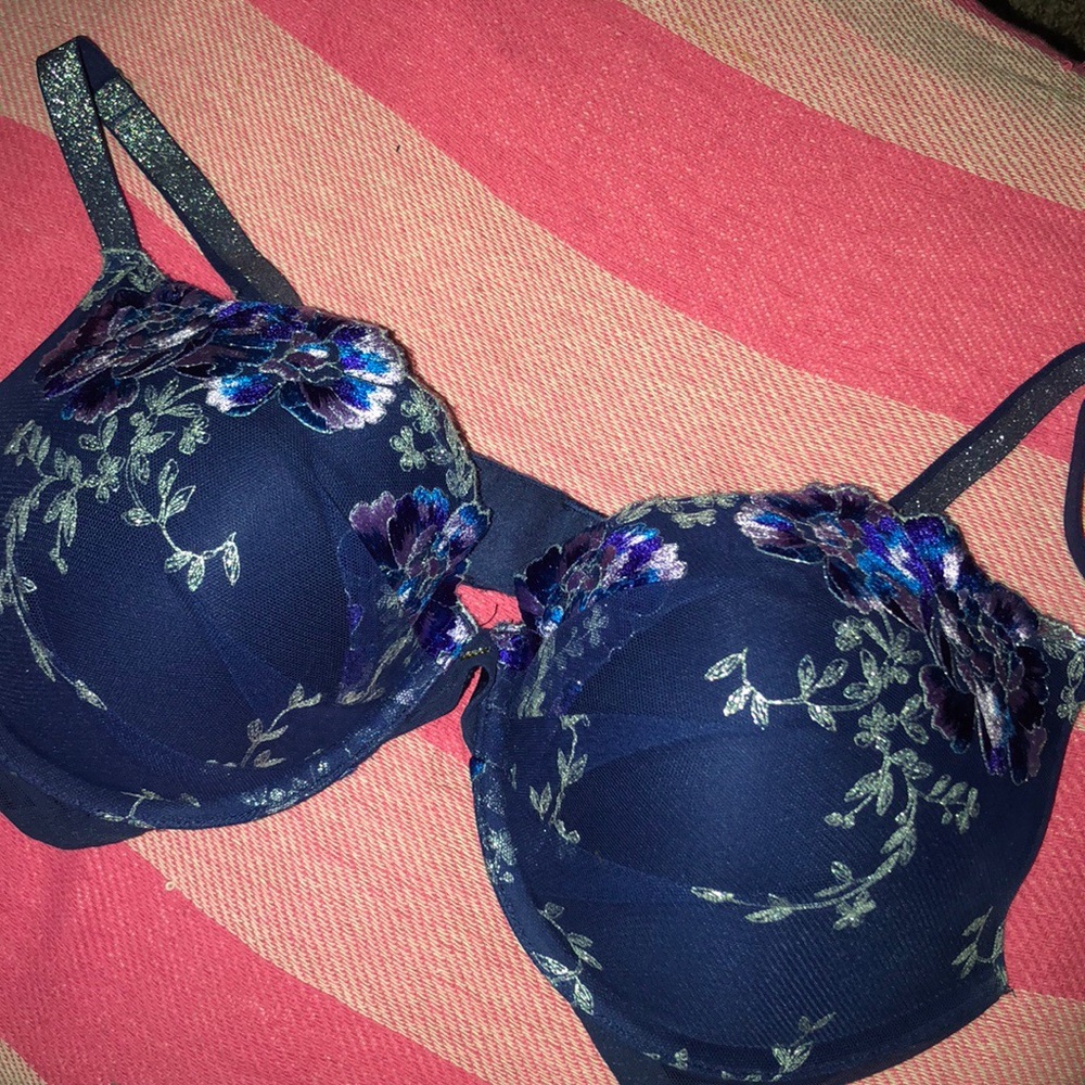 Victoria’s Secret navy floral bra